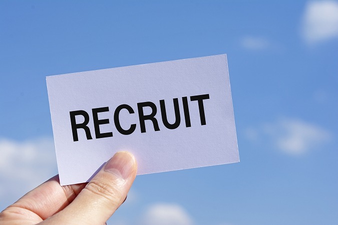 リクルートの文字と空