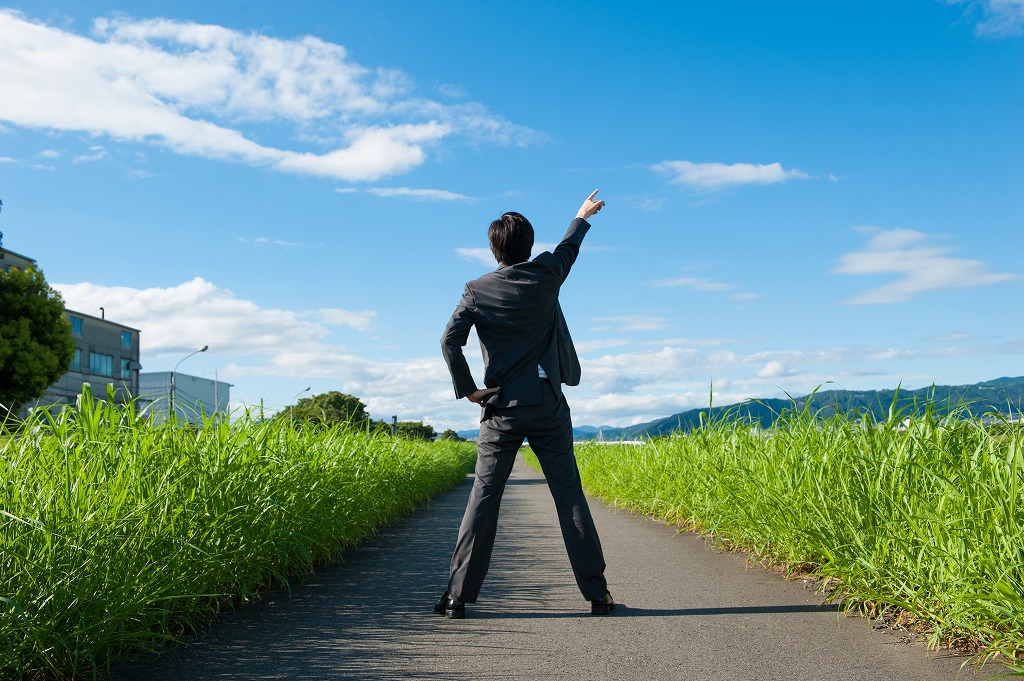 背中・男性・土手